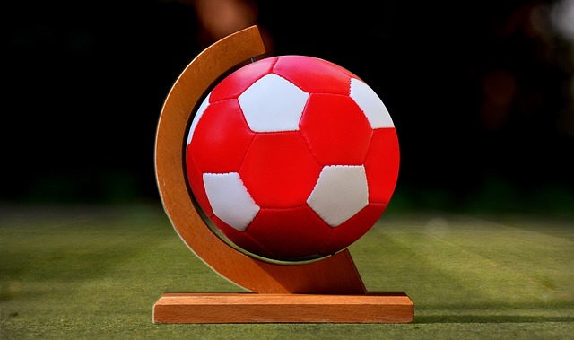 雪上飞驰，心向苍穹——滑雪运动的激情与蜕变